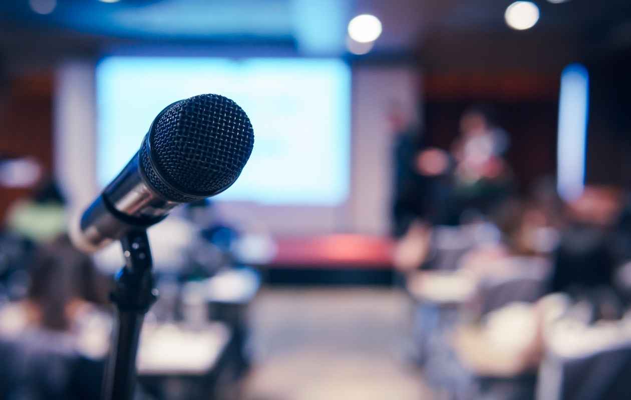 trabaja la oratoria para empresas y equipos con eva cortes